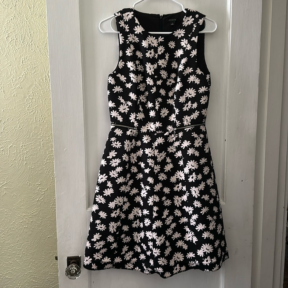 Ann Taylor Fit & Flare Sleeveless Black Floral Knee Length Midi Lined Dress